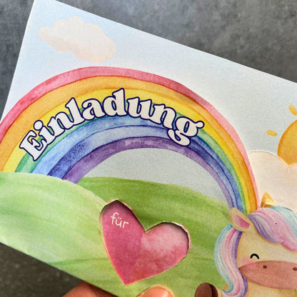 Einhorn Einladung mit Regenbogen und Herz. PDF Druckvorlage für eine Faltkarte mit schönem Effekt.