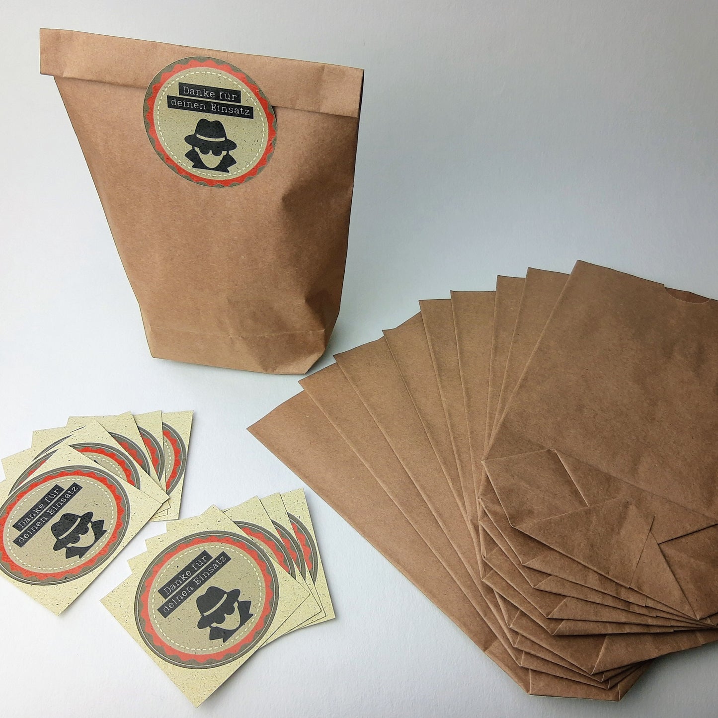 Mitgebseltüte: Verpackung für Gastgeschenk mit Detektiv Sticker